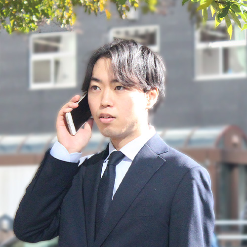 ビジネス総合職(2023年新卒入社)さんのインタビューの様子